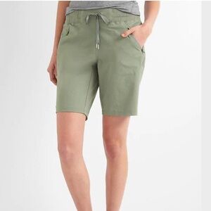 EUC Gap Fit Hike Bermuda 9” Outdoor Shorts Sage Green Size L